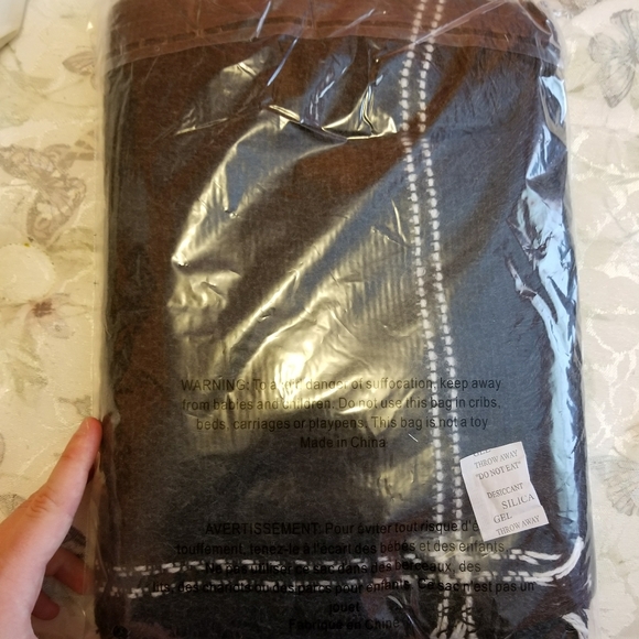 ๐3/$25 Olive & Pique Blanket Scarf - Picture 2 of 2